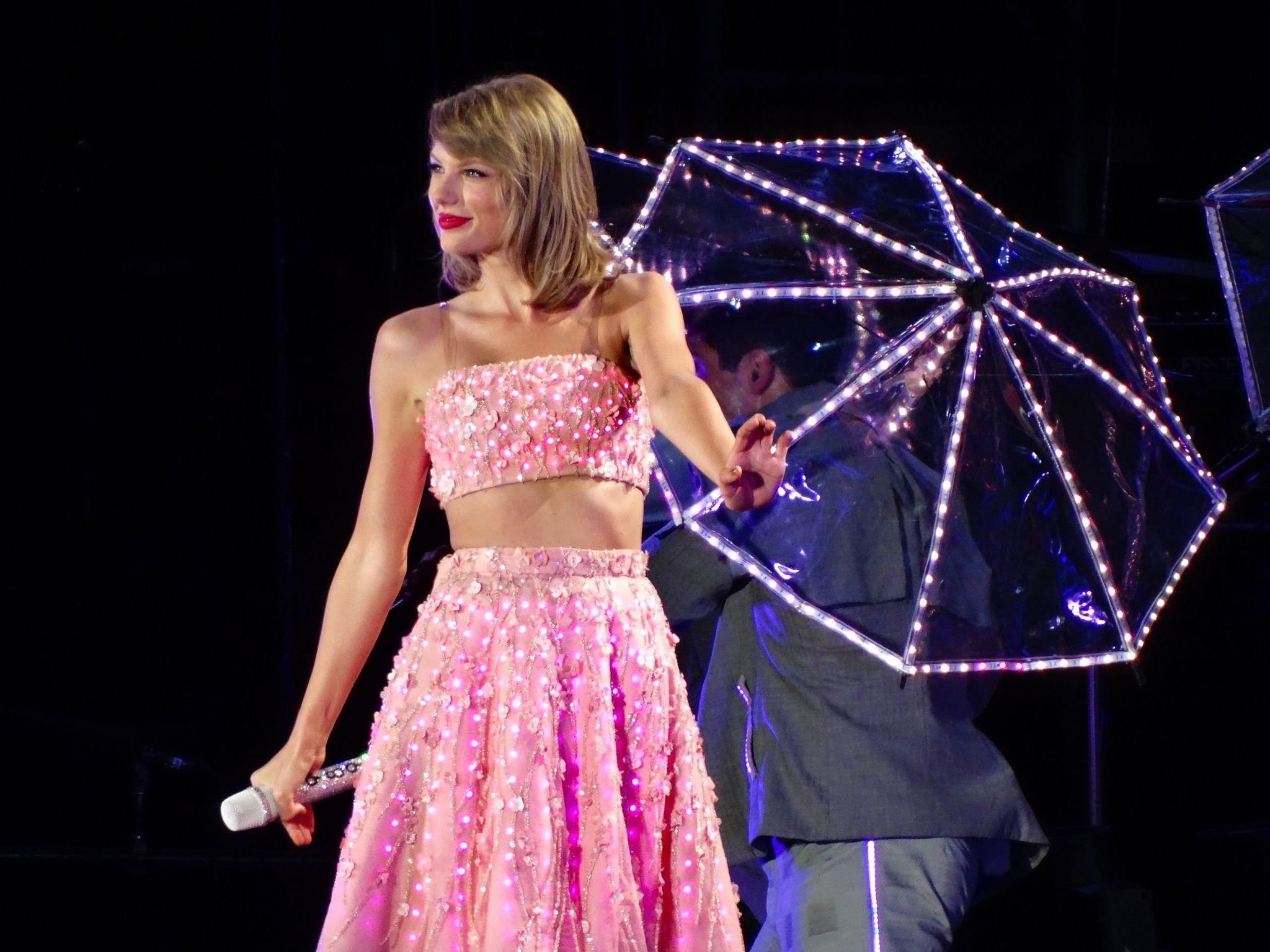 2048x1536 Photos: Taylor Swift Brings Her 1989 World Tour to Chicago. The Early Registration