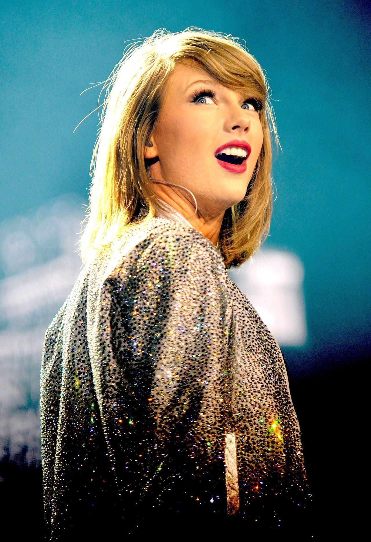 1280x1869 Taylor Swift Reptilian