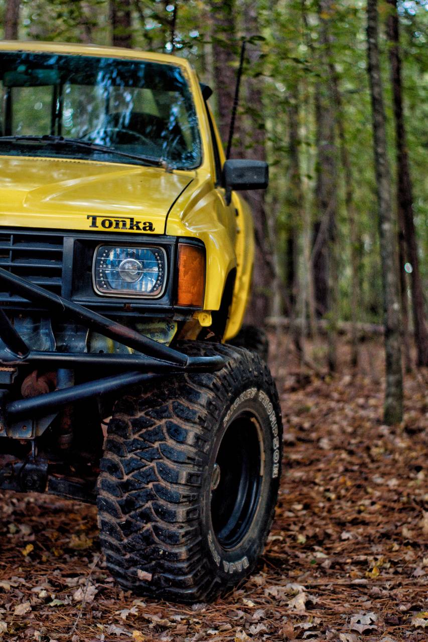 853x1280 Toyota Hilux wallpaper