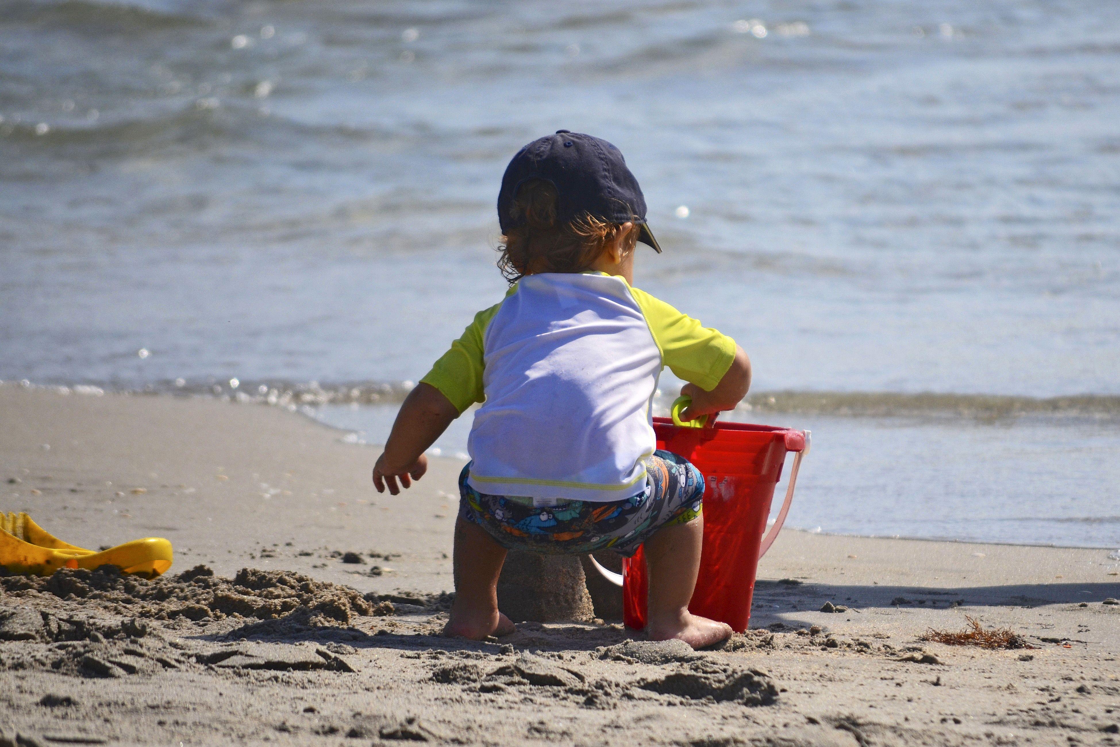 3898x2599 Kid On The Beach Building Sand Castle Image Domain Photo