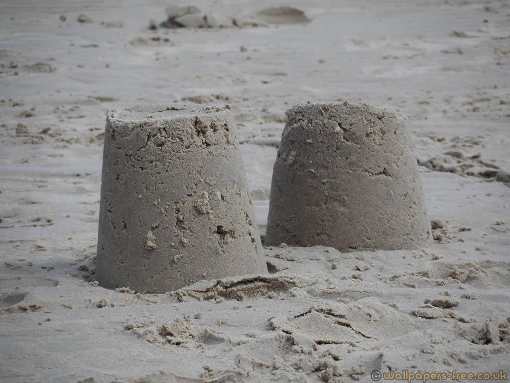 1024x768 Two Sand Castles And Coasts Wallpaper