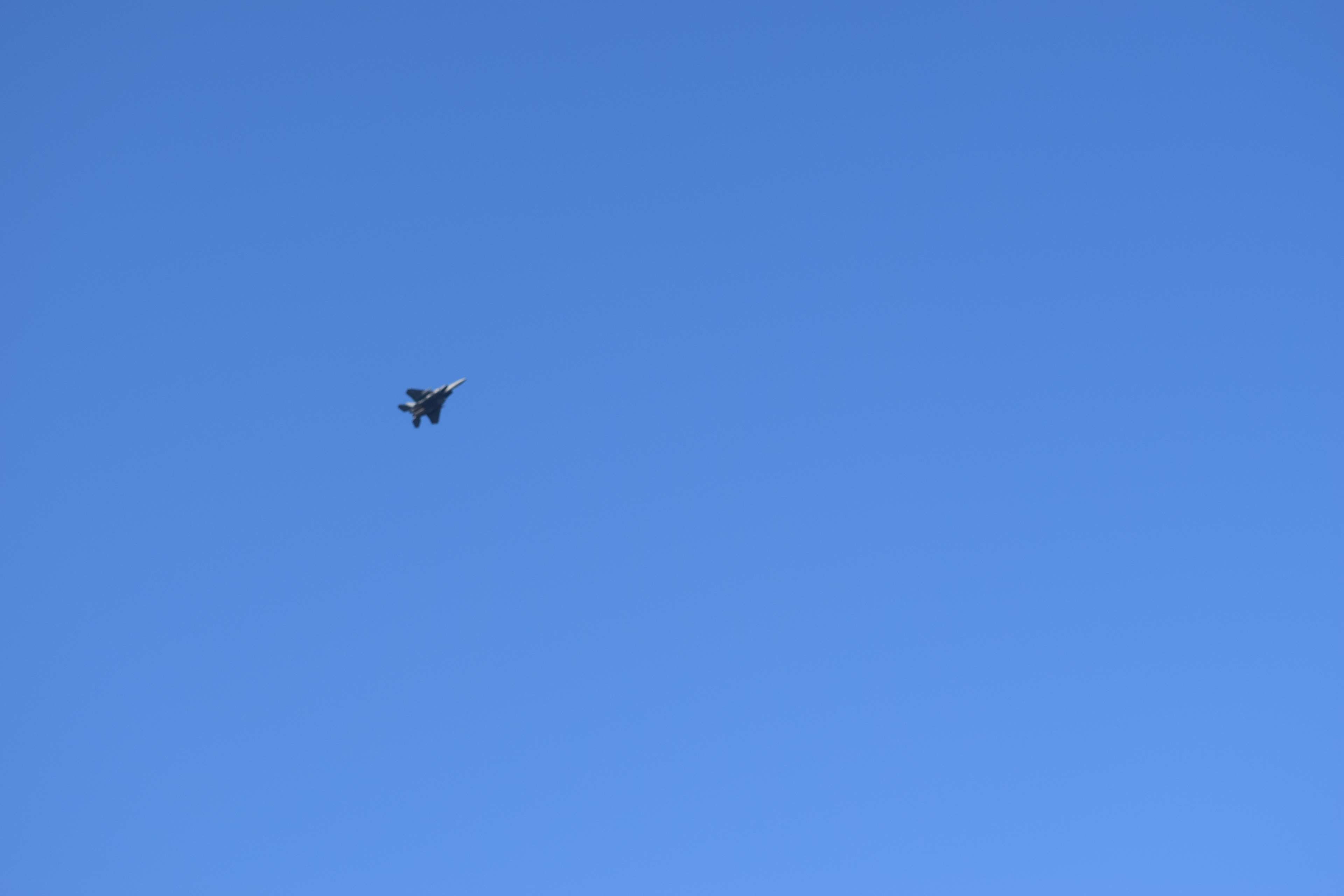3840x2560 airforce #flying #jet #military #minimalist #plane #sky. Plane wallpaper, Wallpaper, Cool wallpaper