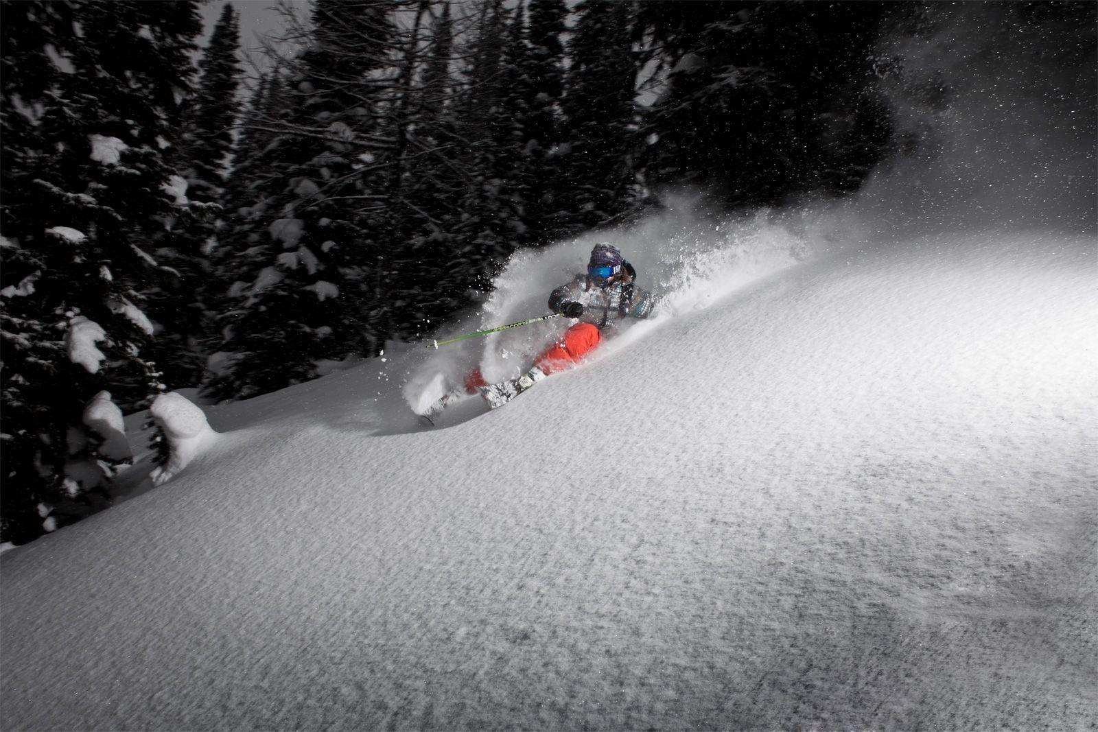1600x1067 Skiing Wallpaper