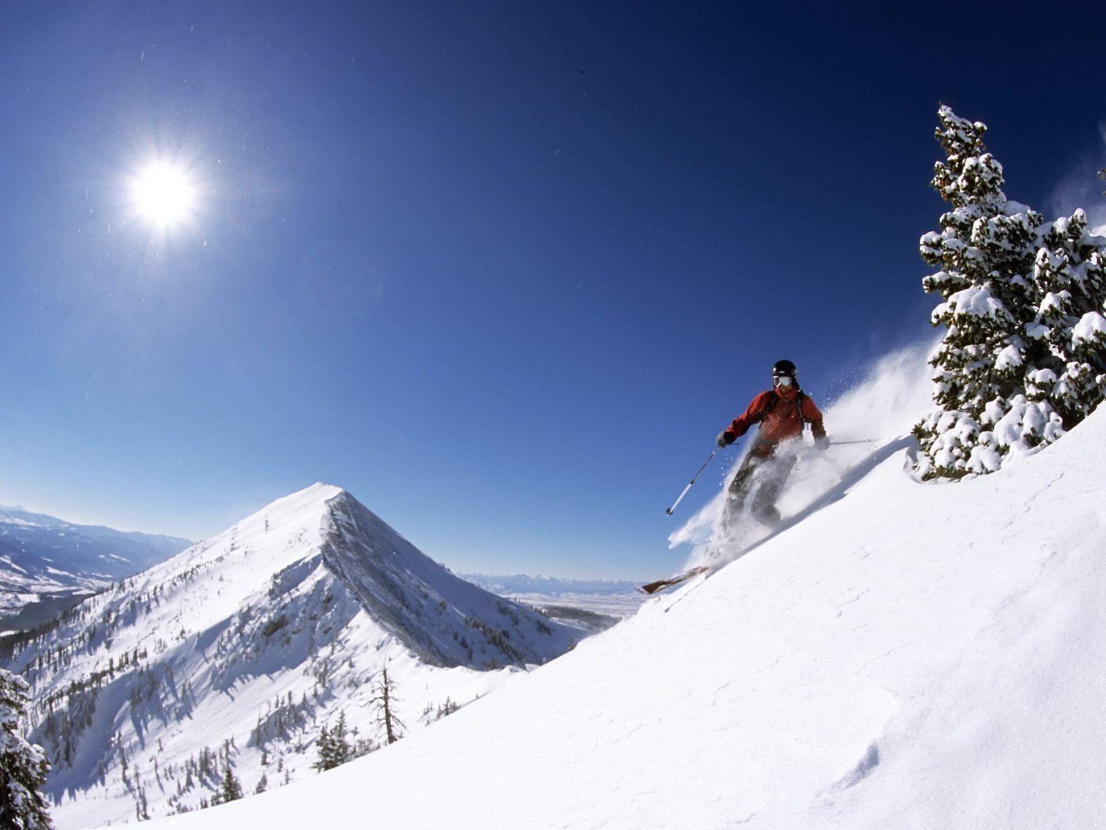 1600x1200 Skiing Wallpaper