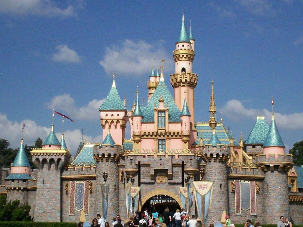 1024x768 Disneyland Castle Wallpaper