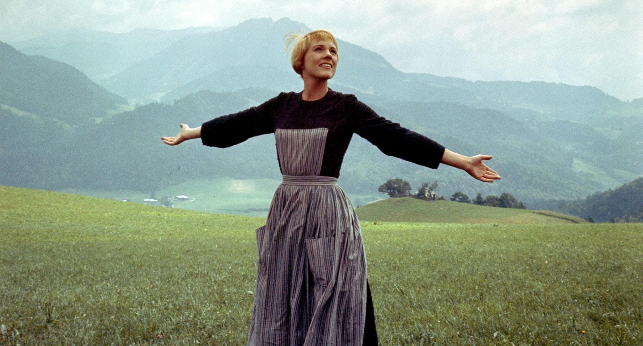 2048x1102 Julie Andrews Wallpaper