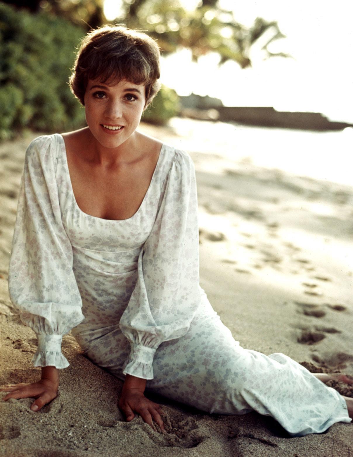 1208x1562 Julie Andrews Wallpaper