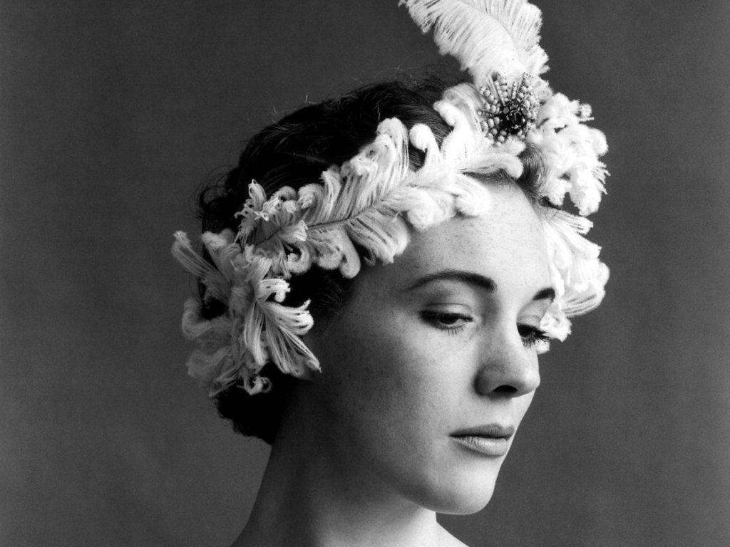 1024x768 Julie Andrews wallpaper