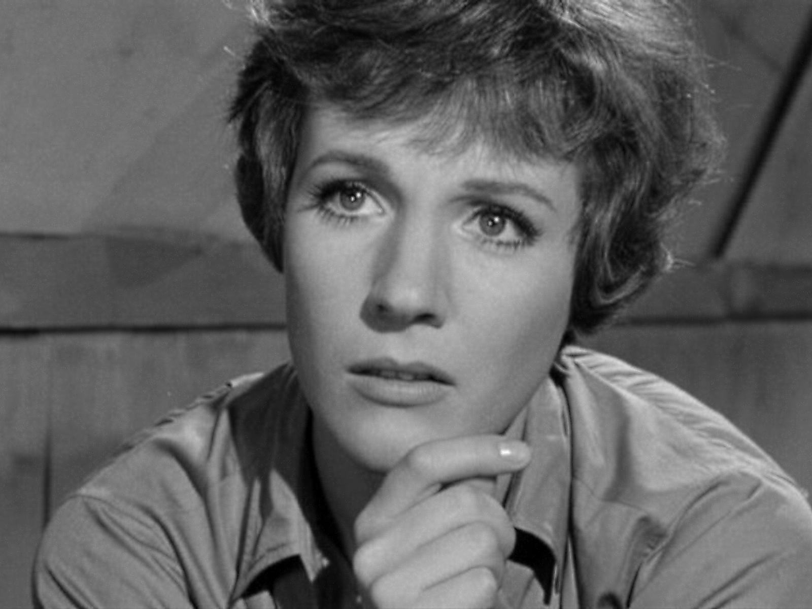 1600x1200 Julie Andrews Wallpaper