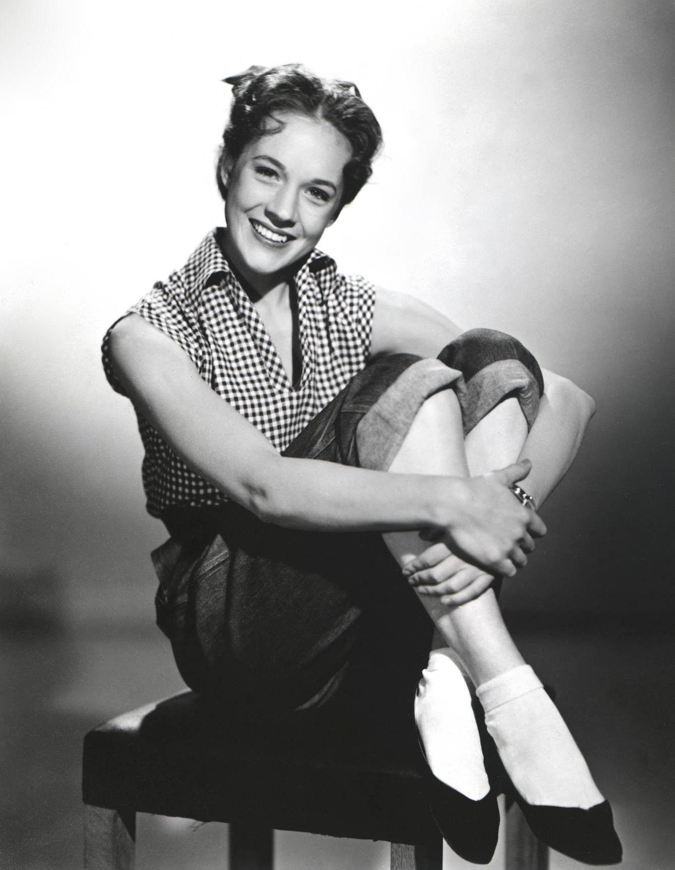 1339x1725 Julie Andrews wallpaper