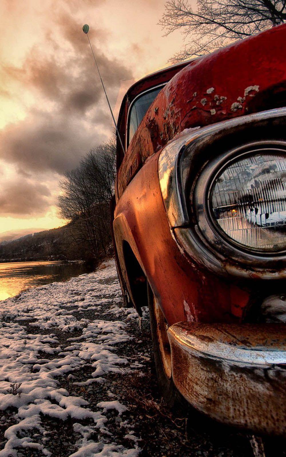 1000x1600 Abandoned Car In River Side Free HD Mobile Wallpaper