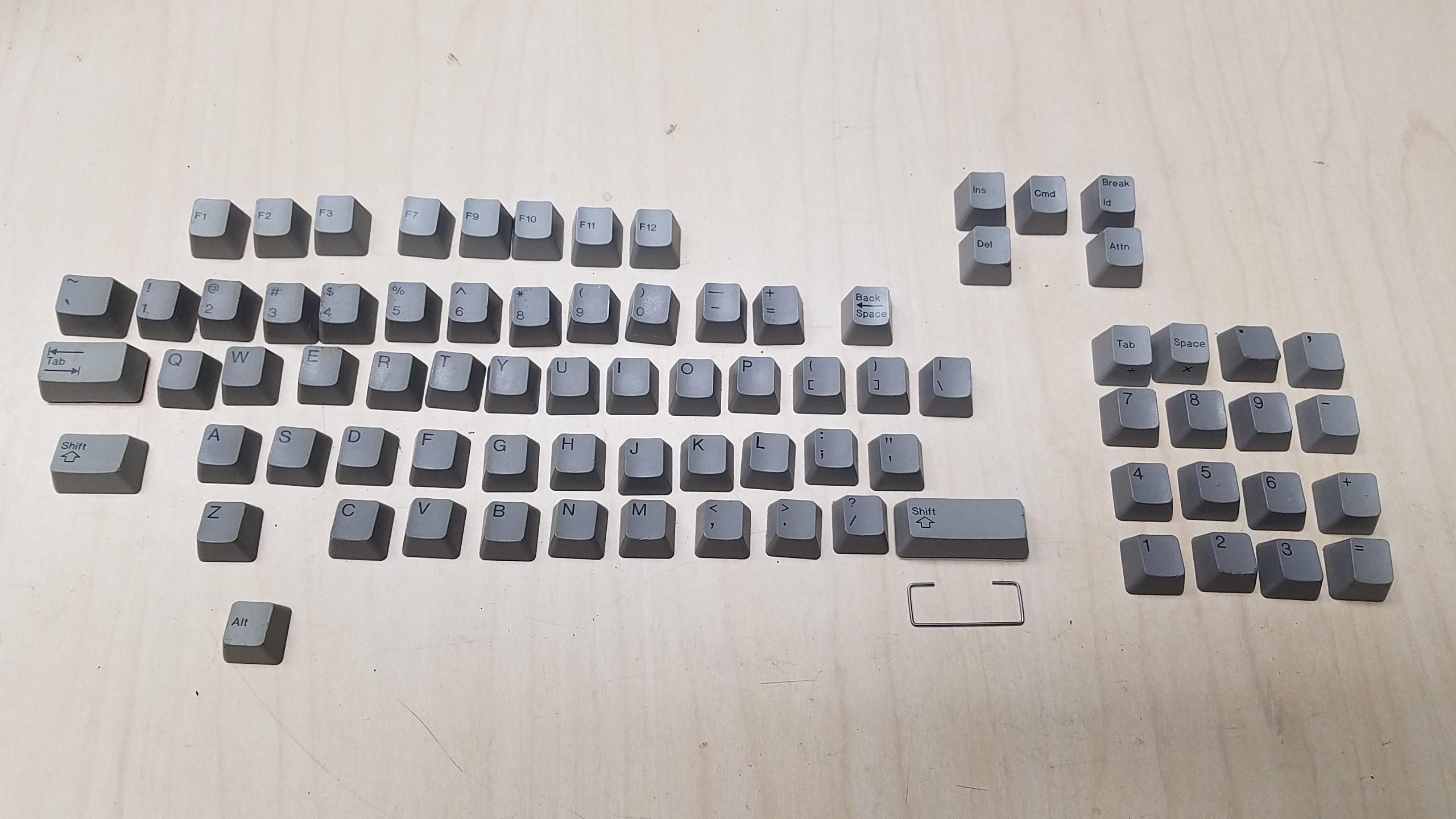 2560x1440 Vintage Alps Double Shot QWERTY Keycaps