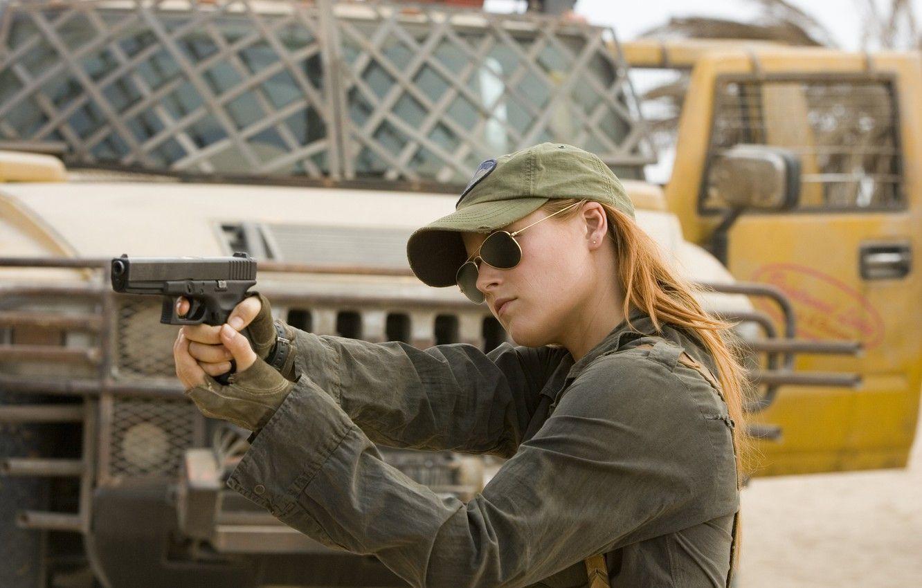1332x850 Wallpaper pose, weapons, glasses, Ali Larter, Ali Larter, Claire Redfield, Resident Evil: Extinction, Claire redfield, Resident evil - for desktop, section фильмы