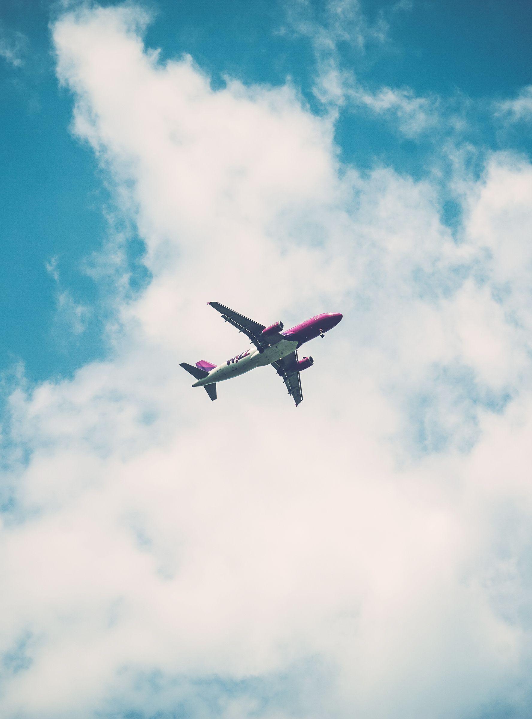 1776x2400 A Guy Proposed To His Girlfriend Just As Their Plane Fell From The Sky. Airplane wallpaper, Airplane photography, Travel