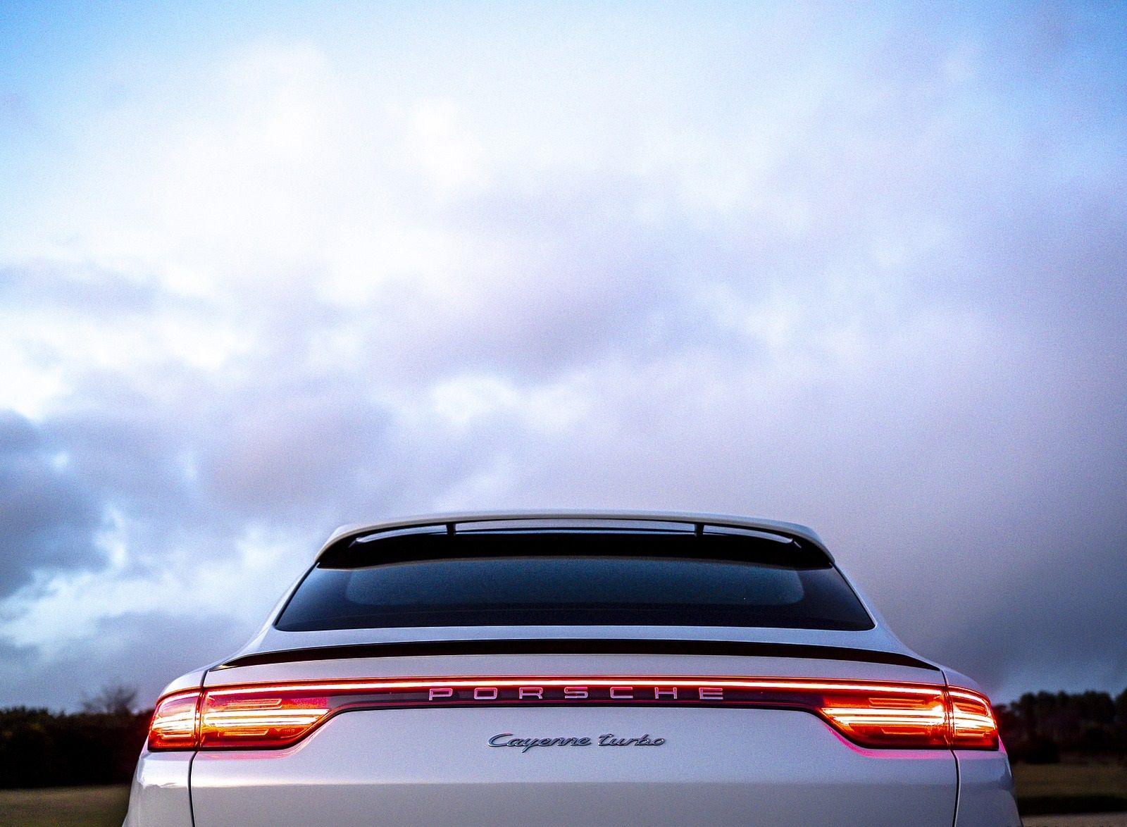 1600x1174 Porsche Cayenne Turbo Coupe (UK Spec) Tail Light Wallpaper (65)