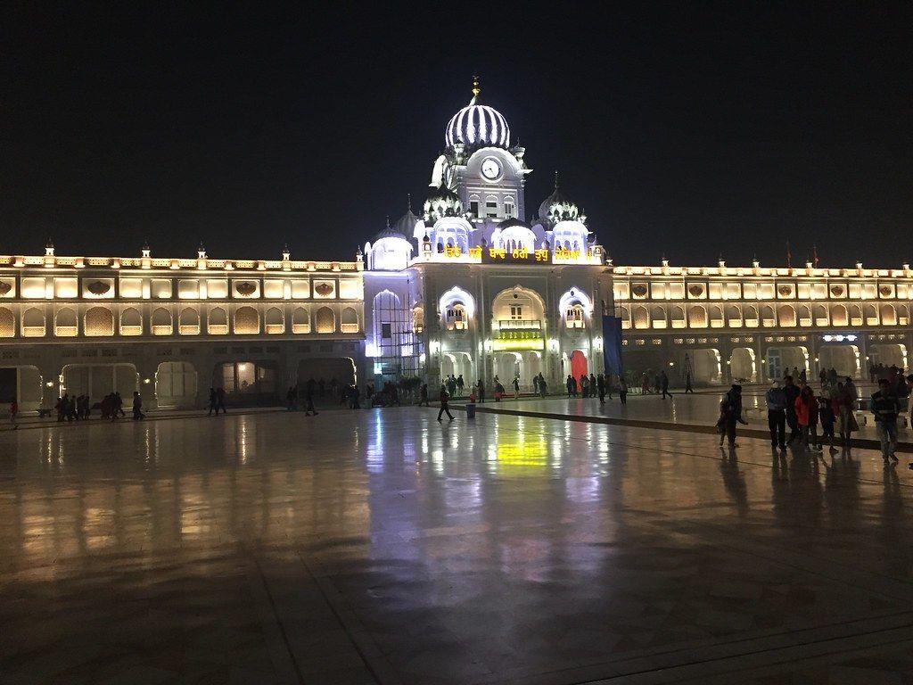 1024x768 The entrance gate to the Golden Temple is impressive enoug