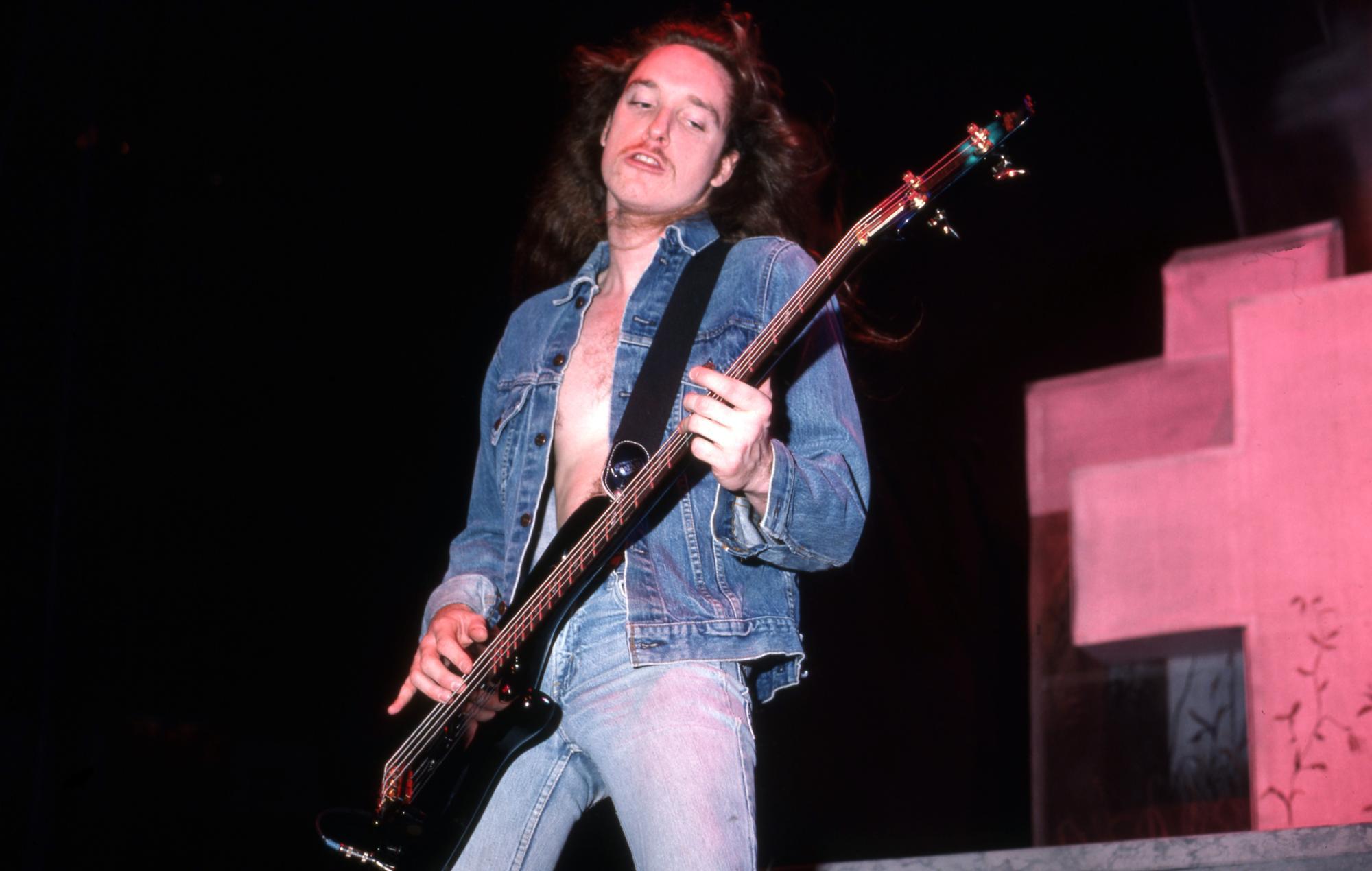 2000x1270 Cuộc đời của nghệ sĩ bass Metallica quá cố Cliff Burton được đánh dấu bằng phát trực tiếp