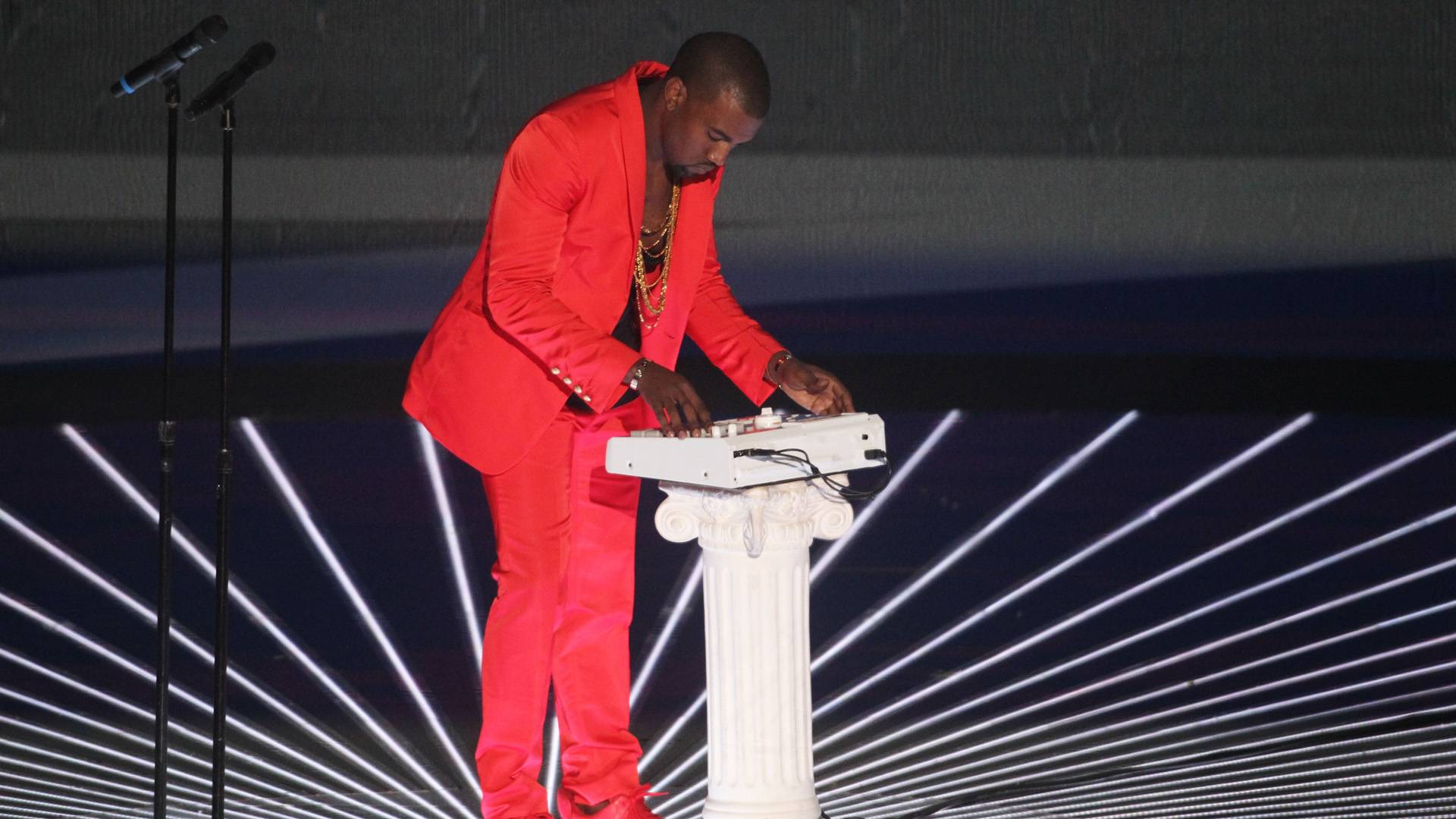 1920x1080 Kanye West Feat. Pusha T Perform Runaway MTV Video Music Awards (Video Clip)