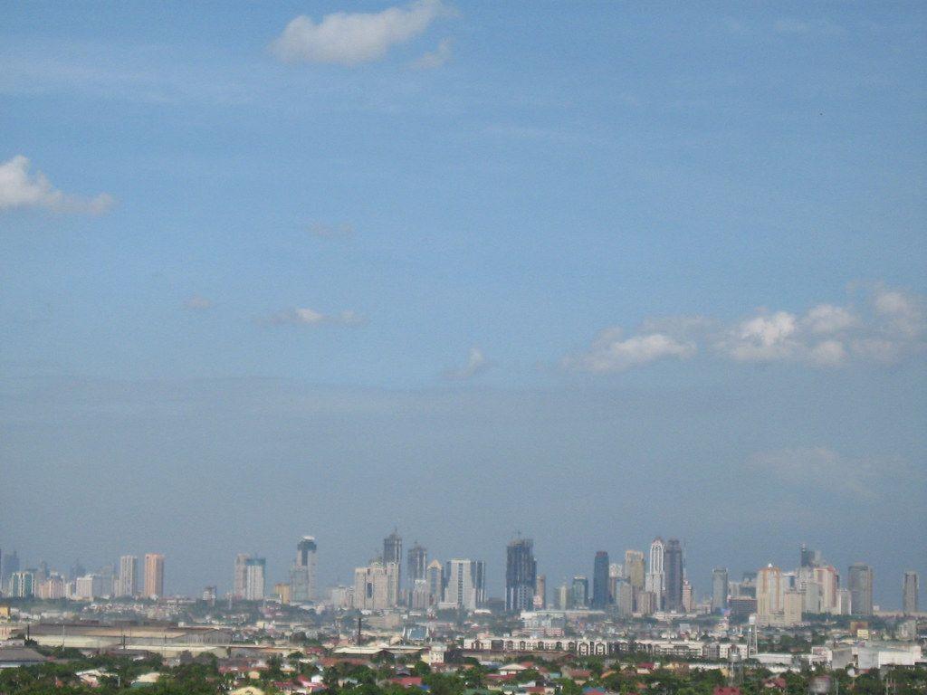 1024x768 CLEAR METRO MANILA SKYLINE. There is no smoke and fog when