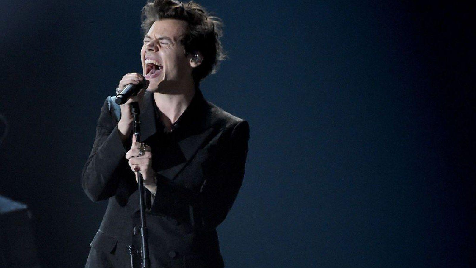 1600x900 Harry Styles' Song 'Medicine' Hints at Bisexuality, Some Fans Claim