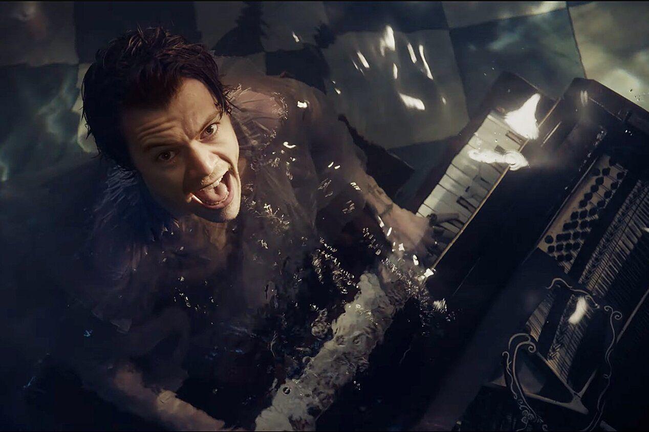 1268x844 Harry Styles Gets Submerged Underwater in 'Falling' Music Video
