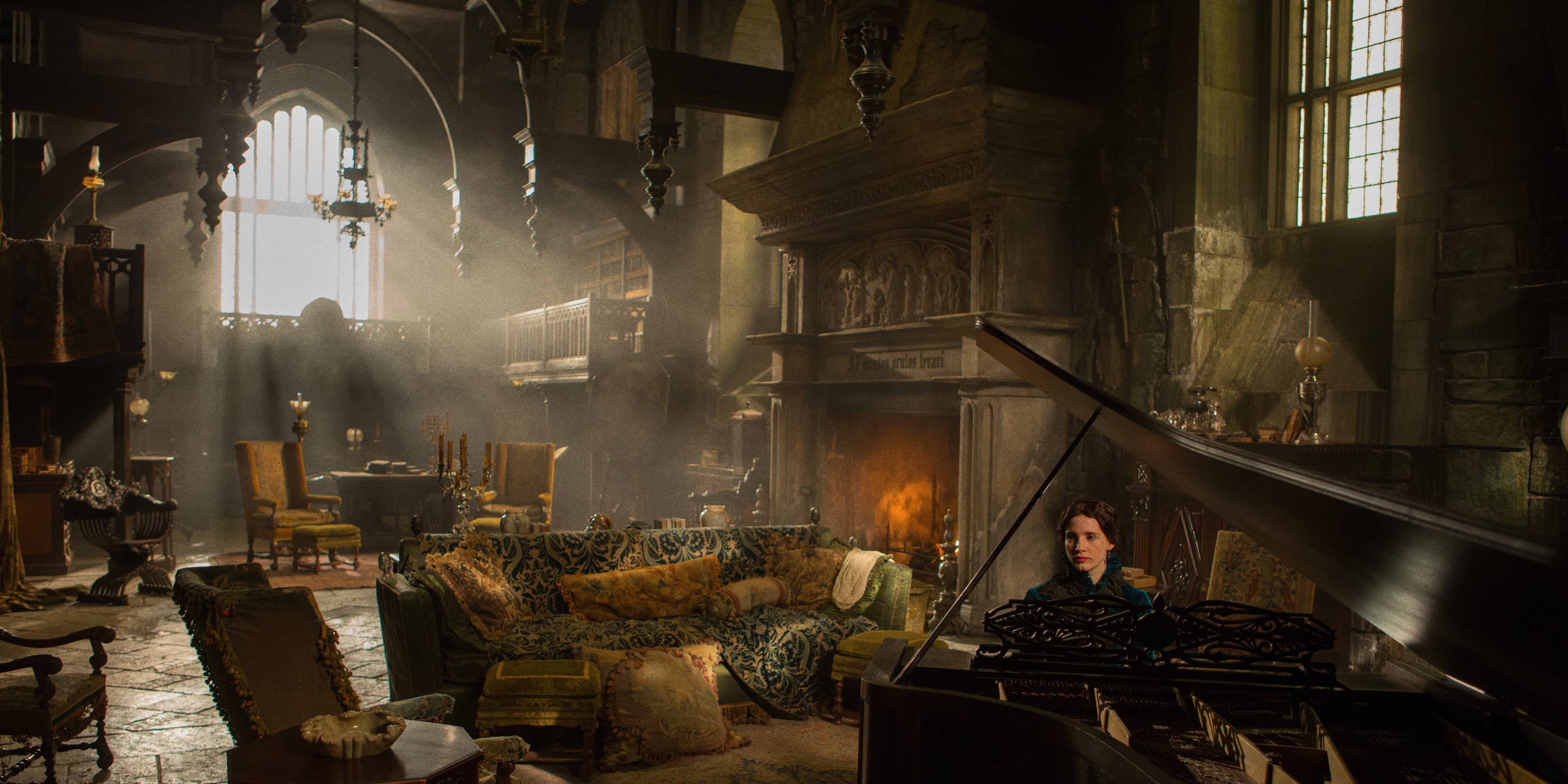 5760x2880 Crimson Peak HD
