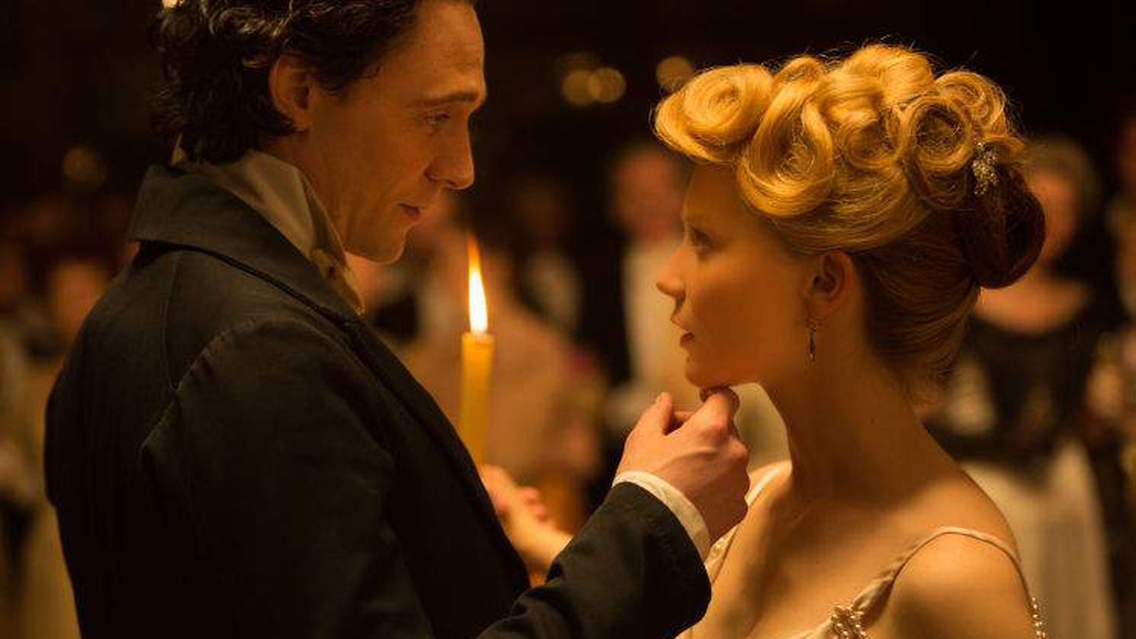 2280x1282 Review: 'Crimson Peak' seduces with creepily erotic Victorian atmosphere