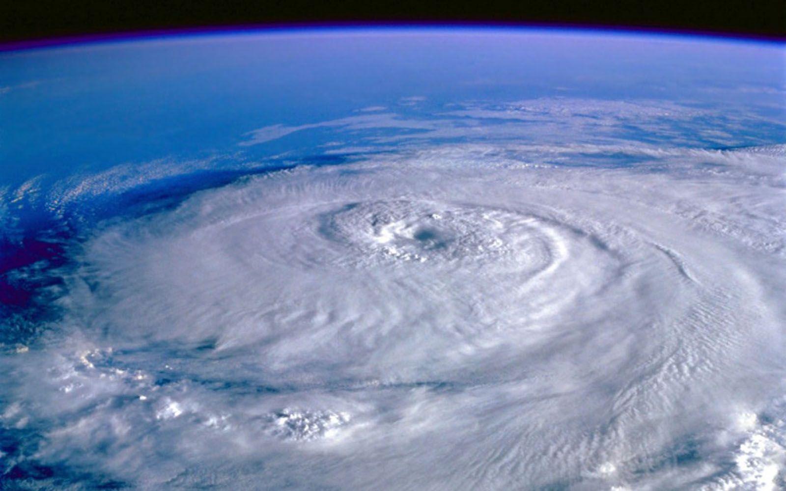 1600x1000 wallpaper: Space Storm Wallpaper