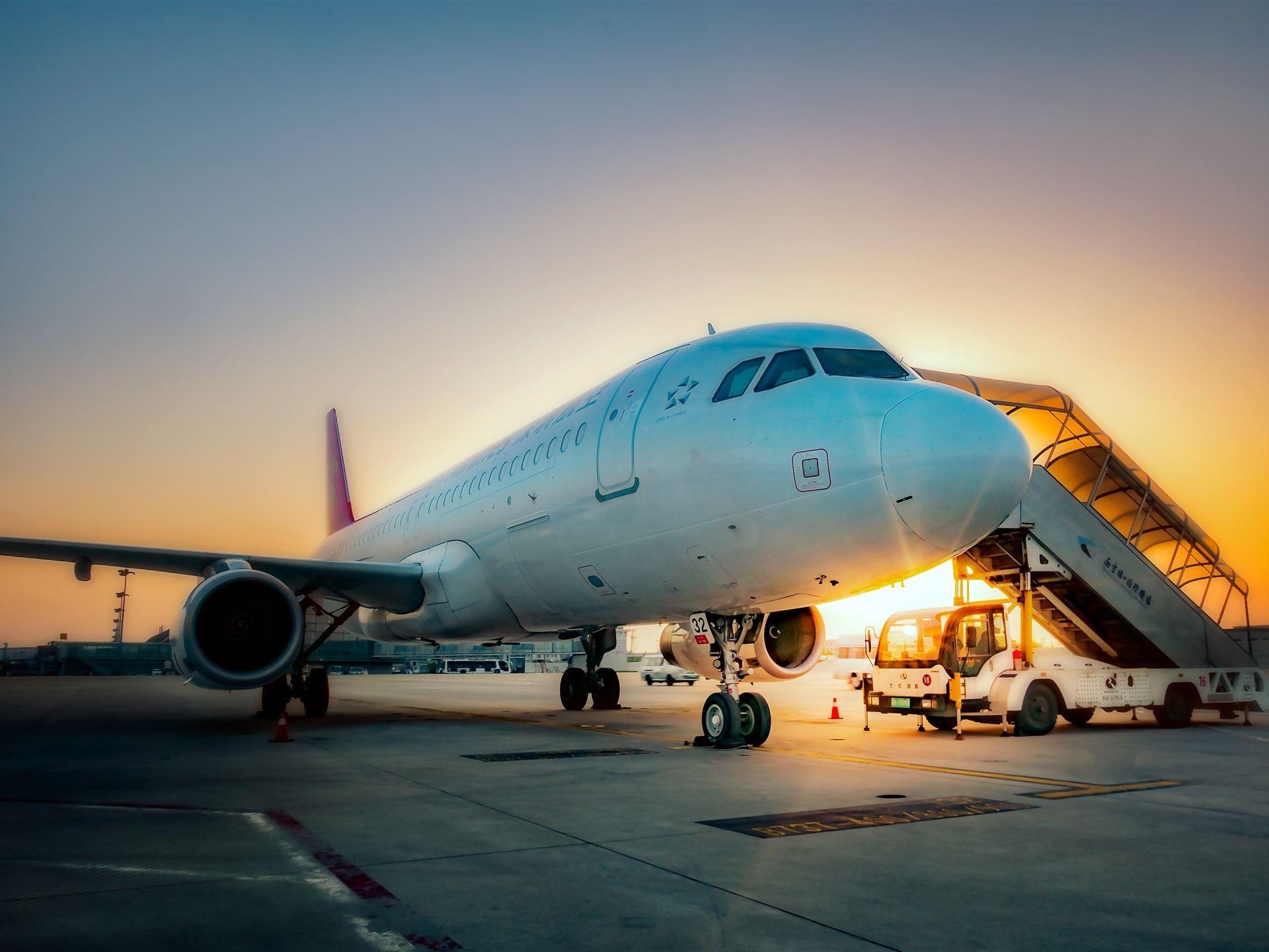 1920x1440 Wallpaper Airport, plane, sunrise 3840x2160 UHD 4K Picture, Image