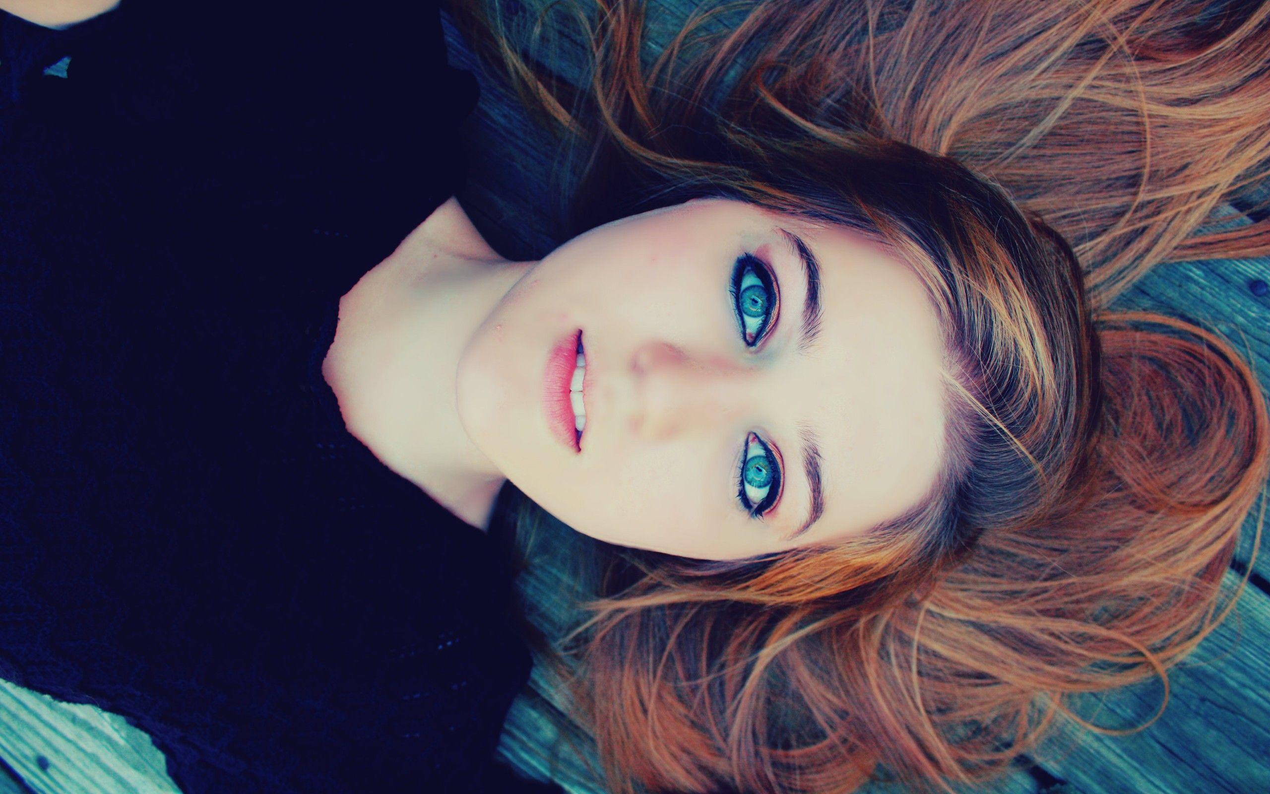 2560x1600 brunettes, women, blue, eyes, blue eyes, baby, redheads, sky wallpaper