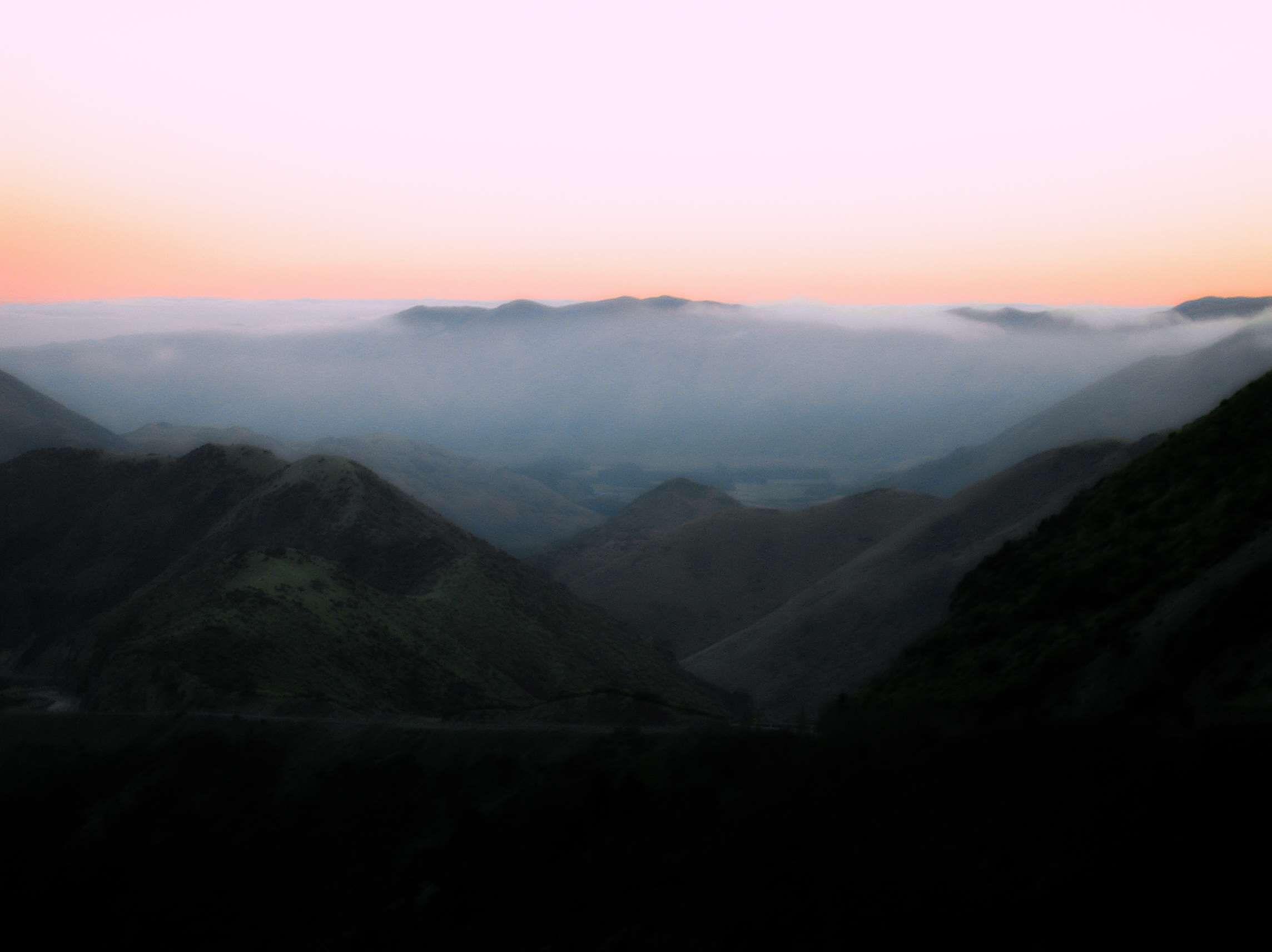 2288x1712 dark, green, hills, mist, mountain, mountain range, mountains, new zealand, orange, pink, strange, sunrise, white wallpaper