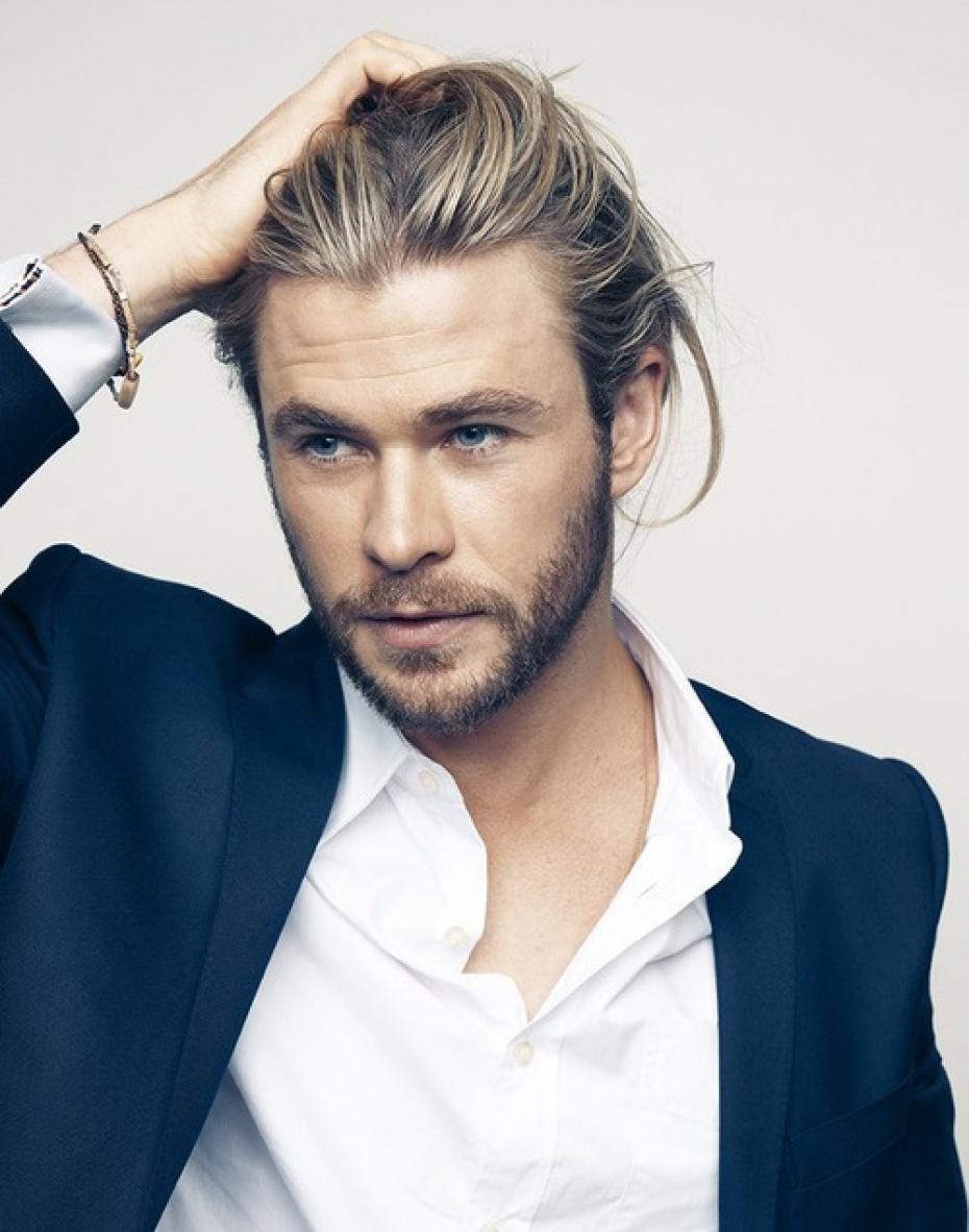 930x1182 Chris Hemsworth Phone Wallpaper