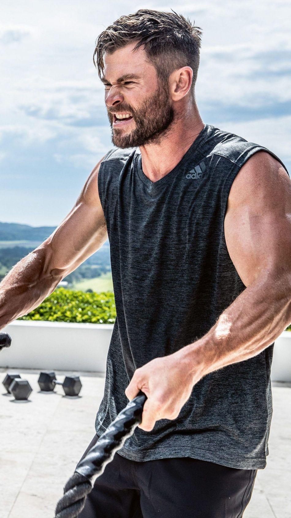 950x1689 Chris Hemsworth Workout 4K Ultra HD Mobile Wallpaper