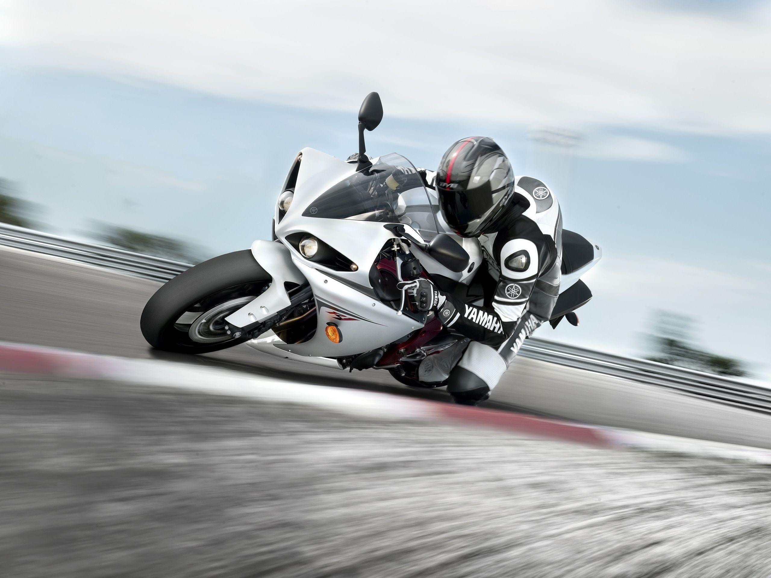 2560x1920 Wallpaper Motorcycle Driving Fast Bikes Wallpaper HD
