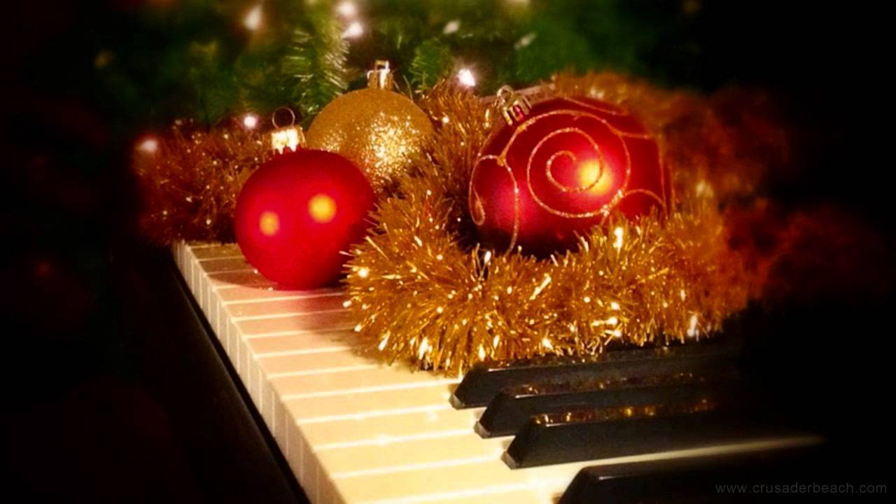 Hình nền đàn piano Giáng Sinh sẽ giúp bạn bắt đầu ngày mới với năng lượng đầy tràn và tinh thần cởi mở. Các nốt nhạc đầy màu sắc, tràn đầy niềm vui từ chiếc đàn piano Giáng Sinh sẽ làm cho không gian làm việc của bạn tràn đầy sức sống và yêu đời.