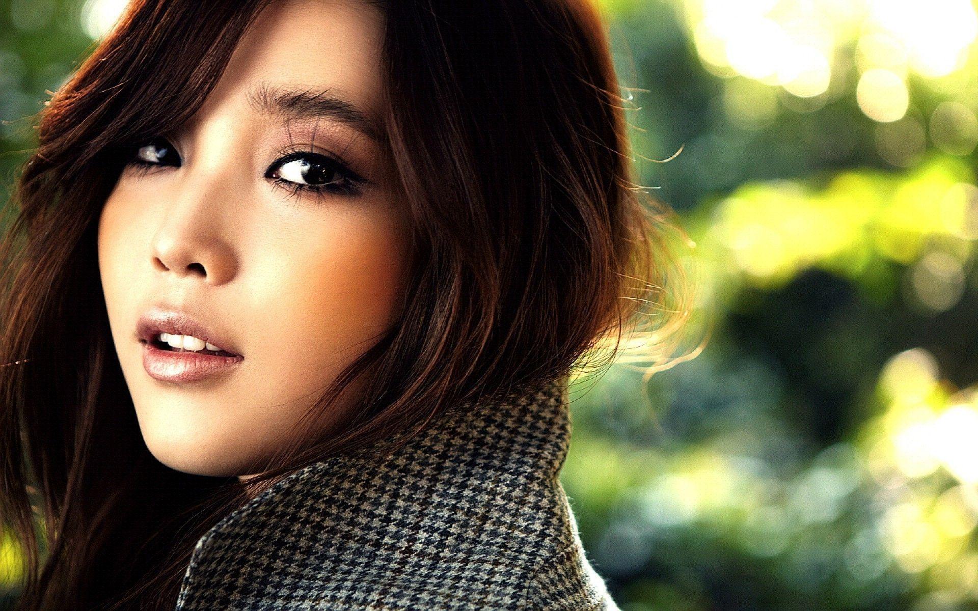 1920x1200 Looking Back Woman Asian