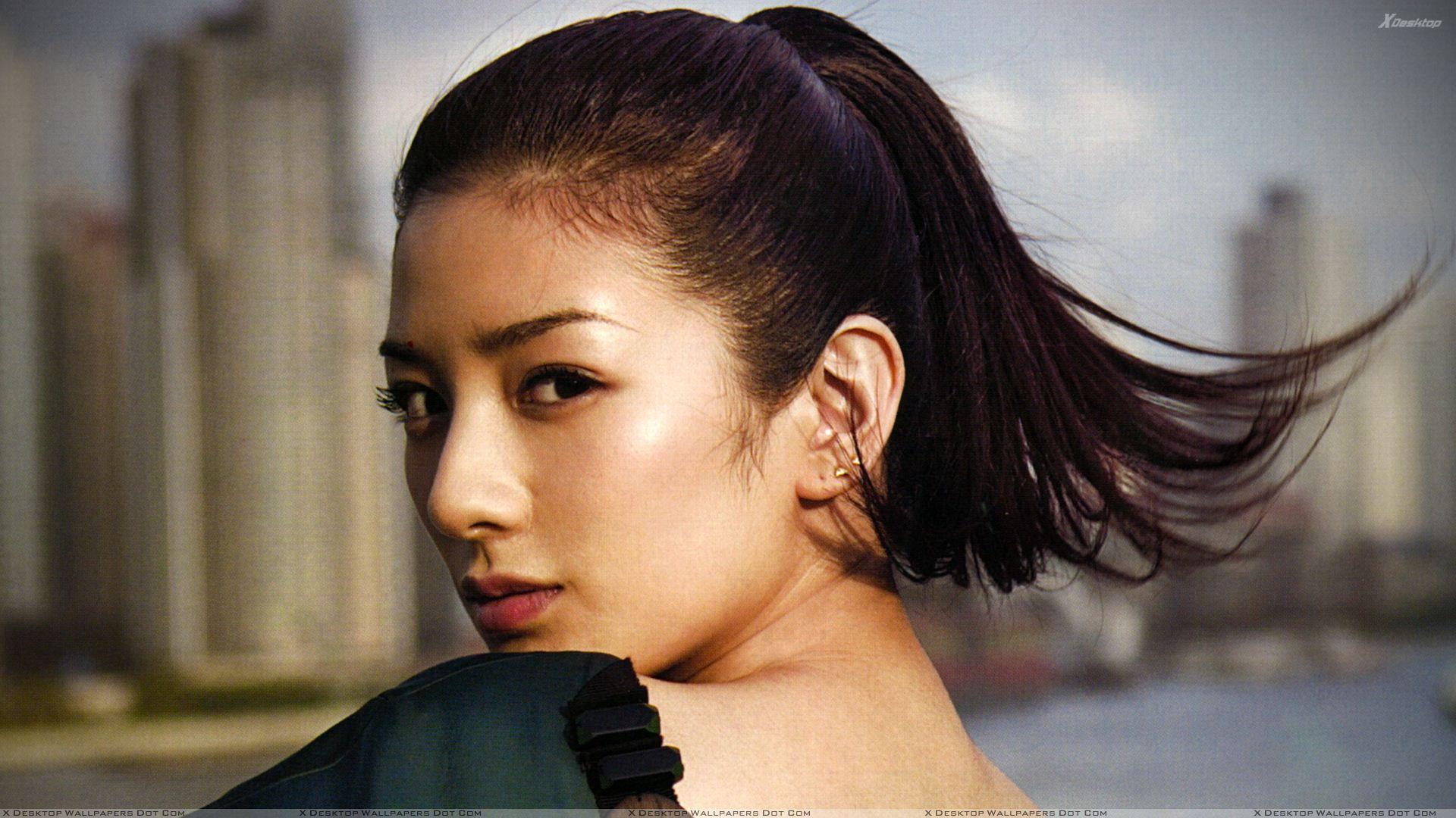 1920x1080 Betty Huang Looking Back Side Face Closeup Wallpaper