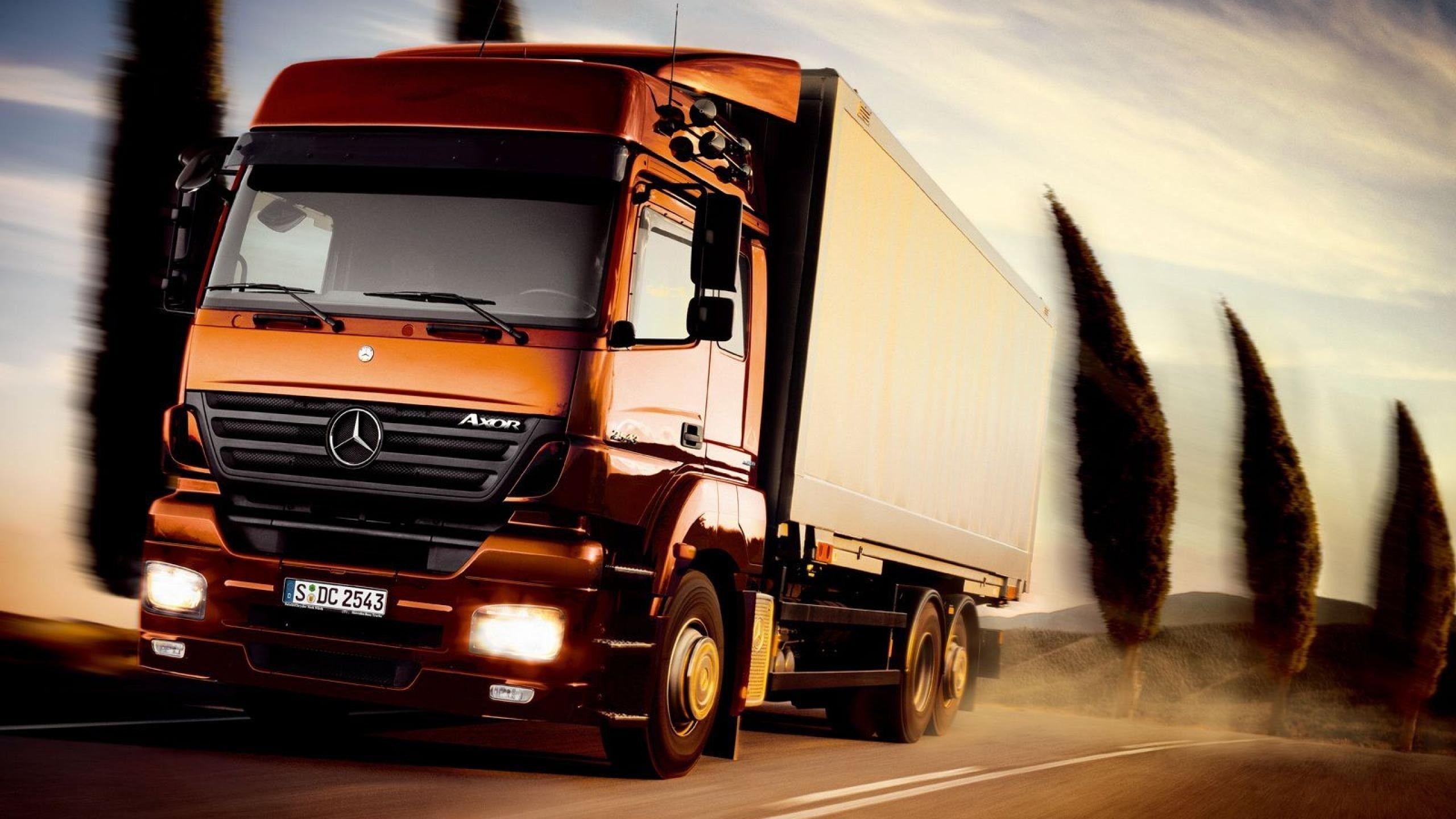 2560x1440 Mercedes Benz Trucks