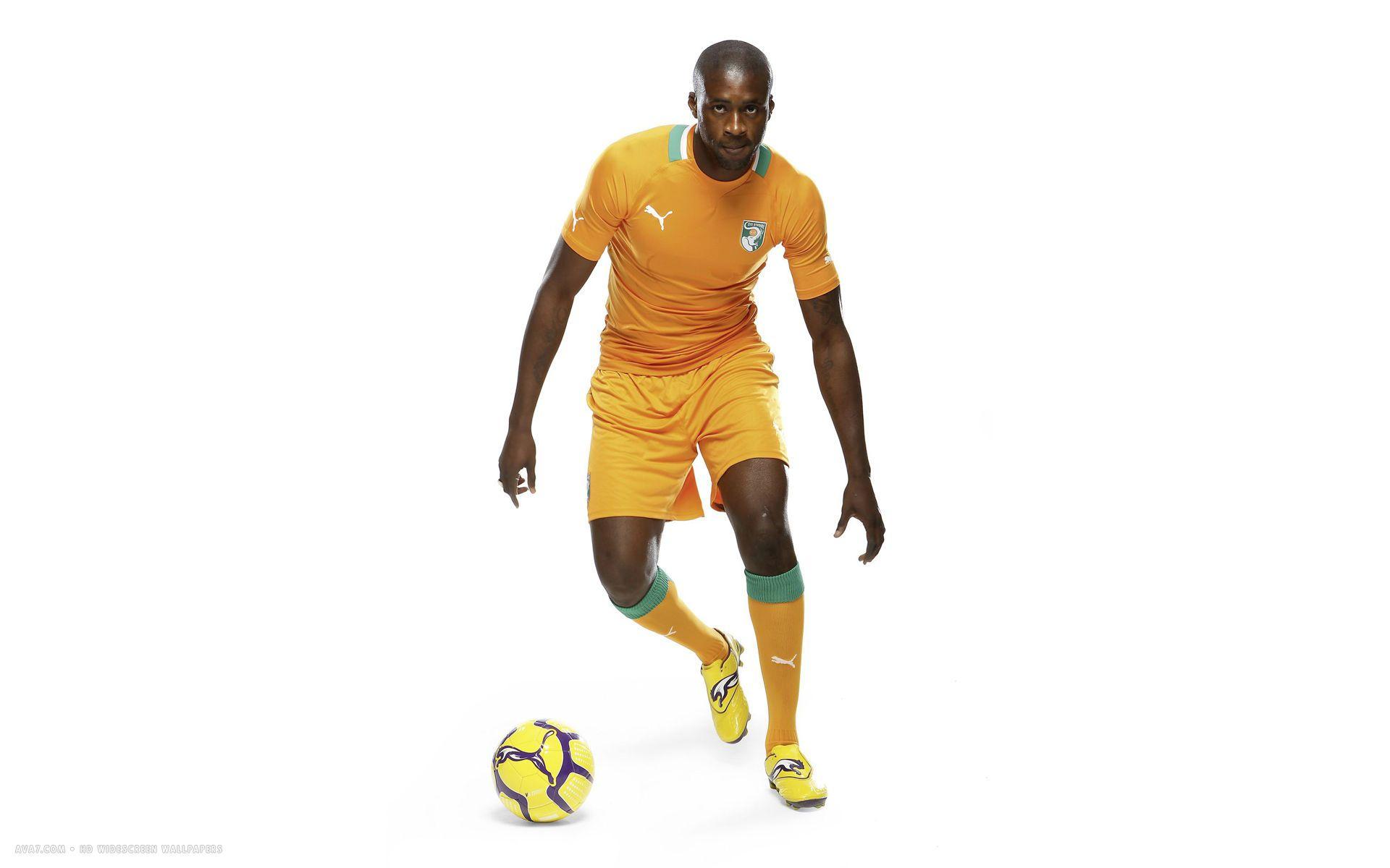 1920x1200 yaya toure football player HD widescreen wallpaper / football players background