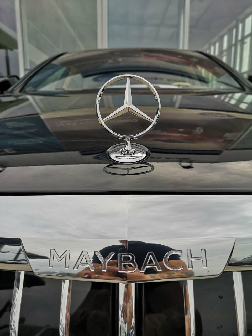 960x1280 Mercedes Maybach wallpaper