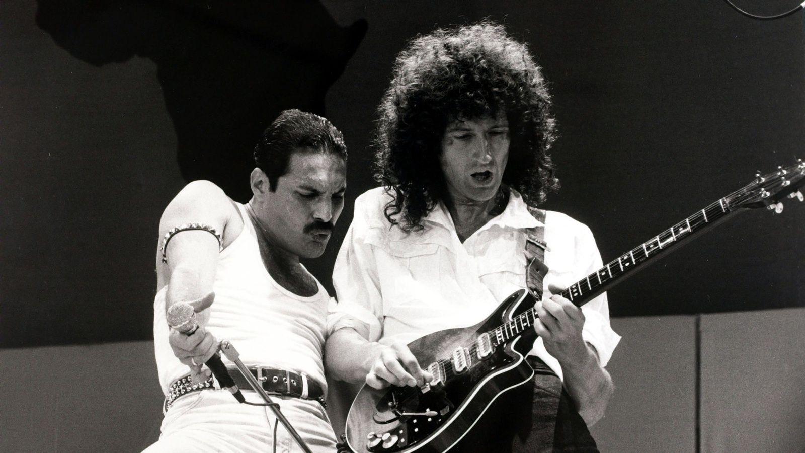 1600x900 Brian May Wallpaper