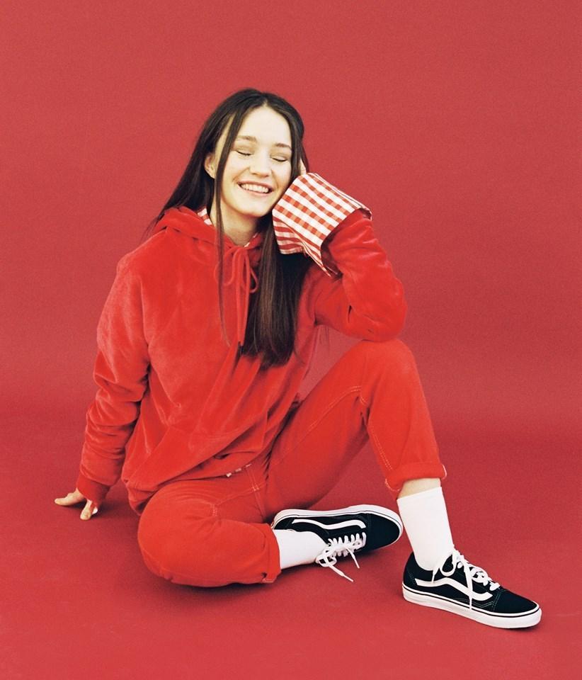 822x960 Sigrid Wallpaper
