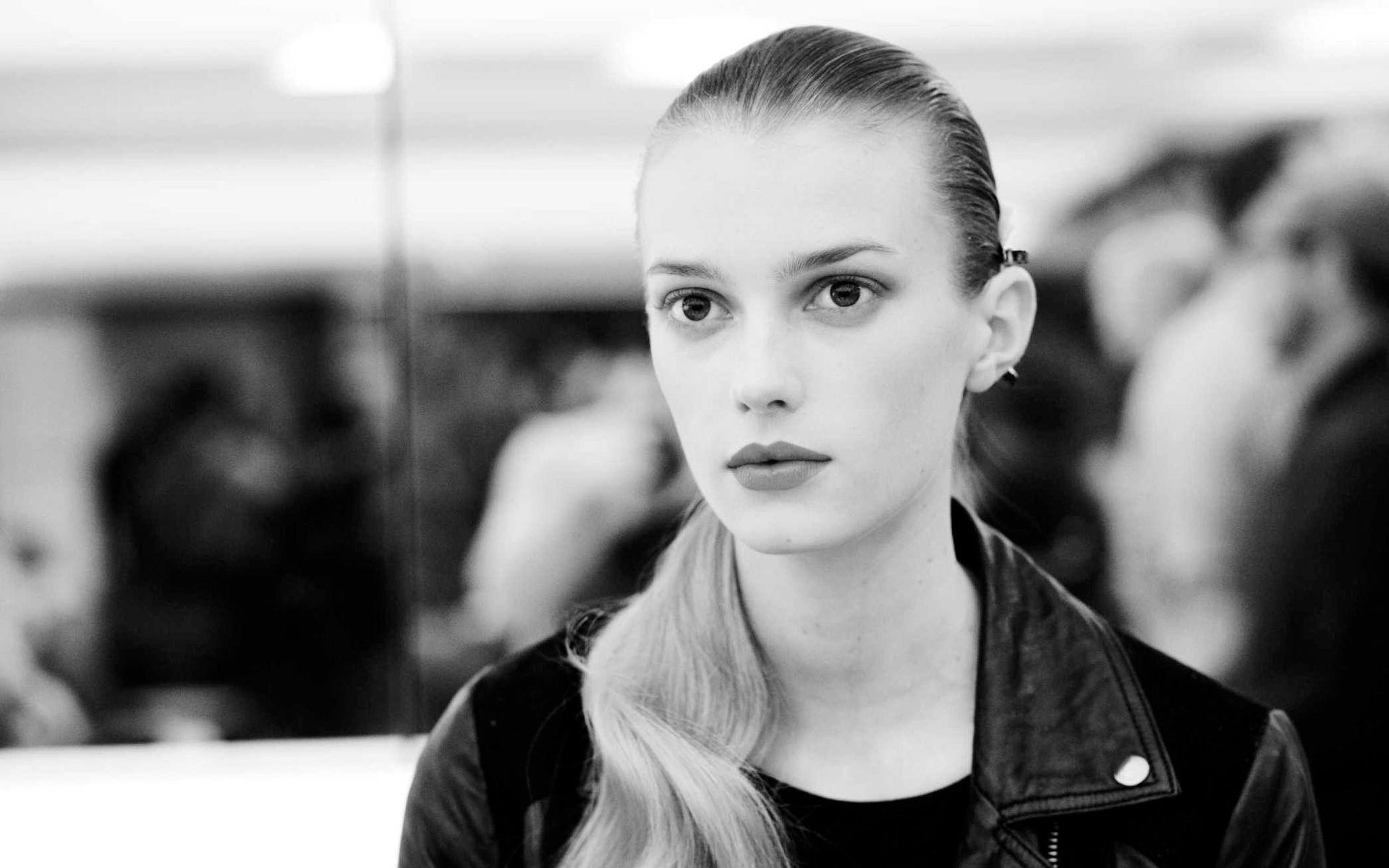 1920x1200 French Model Sigrid Agren Wallpaper:1920x1200