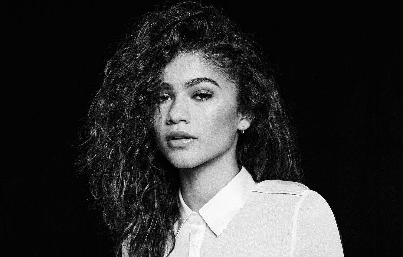1332x850 Wallpaper look, pose, actress, singer, background black, hair, model, dancer, Zendaya Coleman, Zendaya, Zendaya image for desktop, section девушки