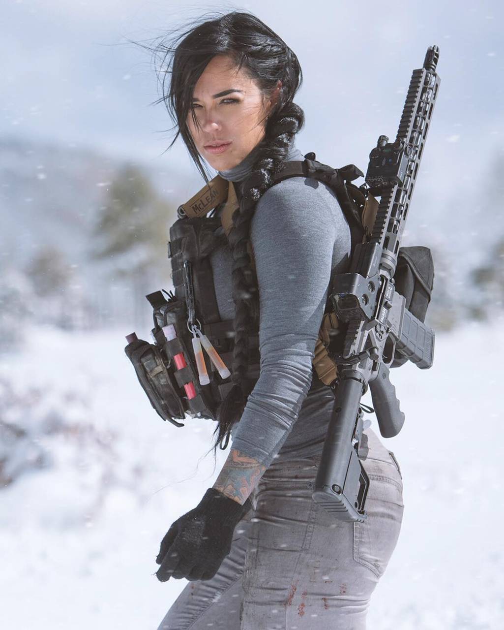 1025x1280 Alex Zedra Wallpaper