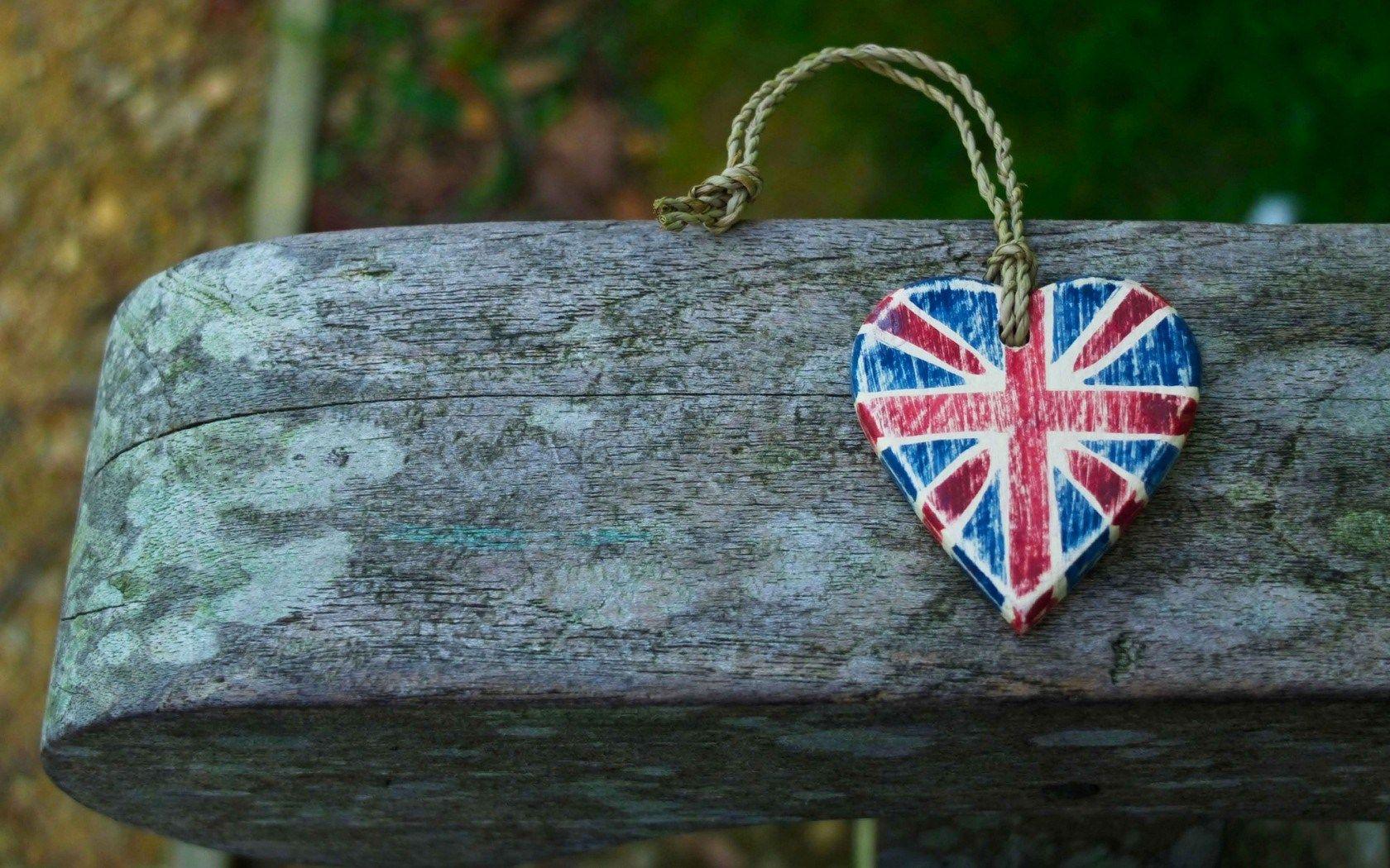 1680x1050 Heart Uk Flag Love