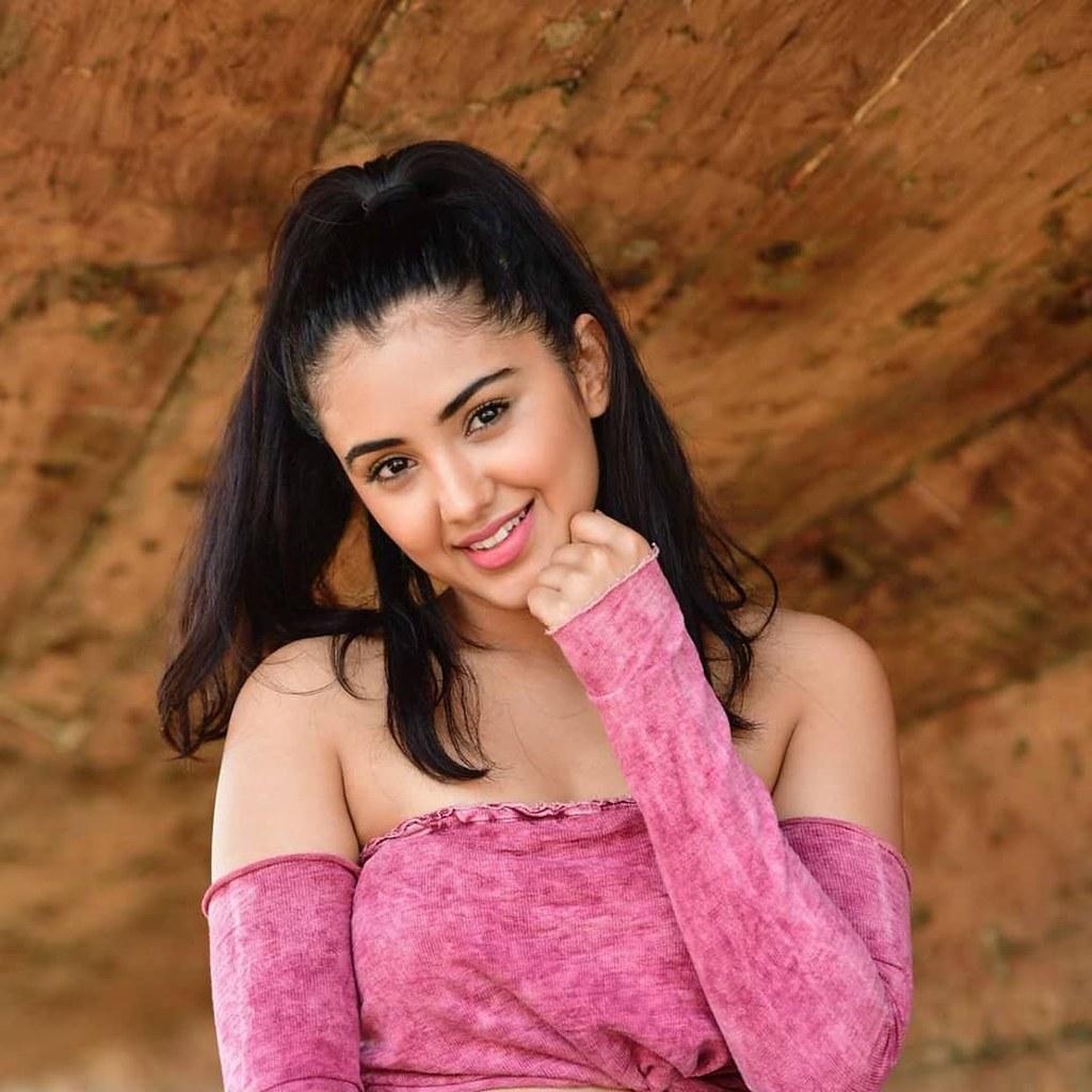 1024x1024 Malvika Sharma Wallpaper