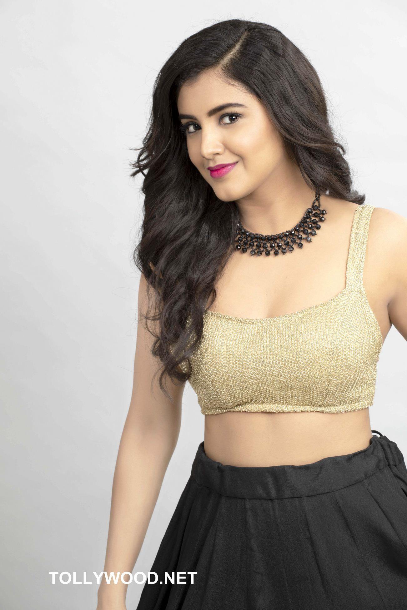1302x1953 Malvika Sharma New Photo