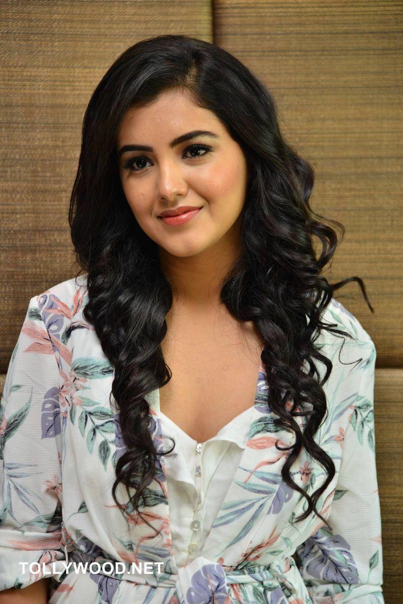 800x1200 Malavika Sharma