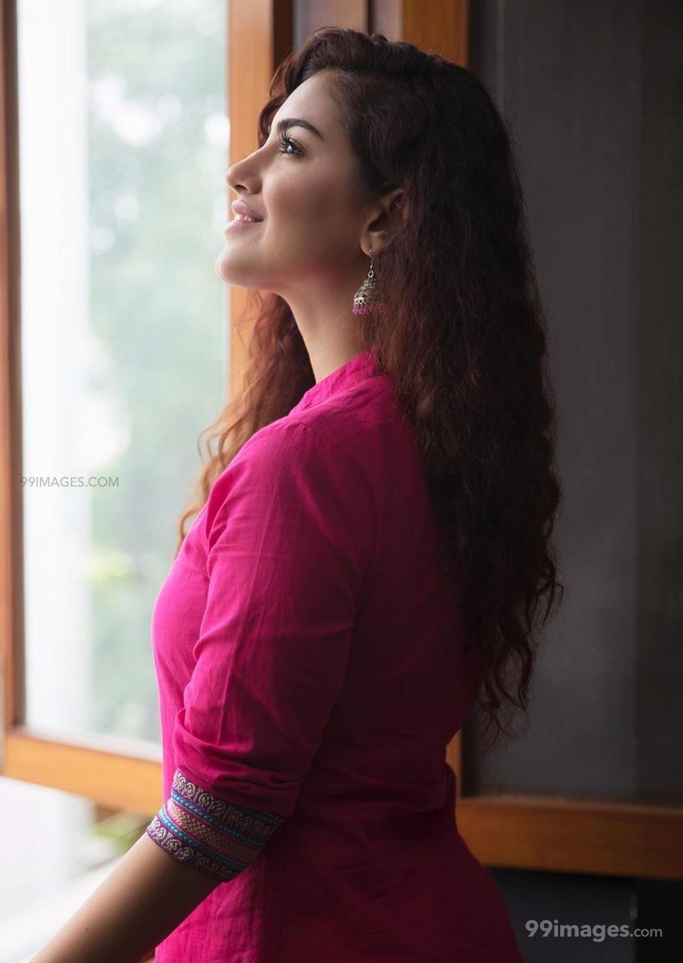 957x1350 Malavika Sharma Hot HD Photo & Mobile Wallpaper, WhatsApp DP (1080p) (957x1350) (2021)